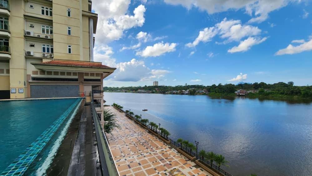 Ron & Ron - 4 Pax Riverine Diamond * Kuching