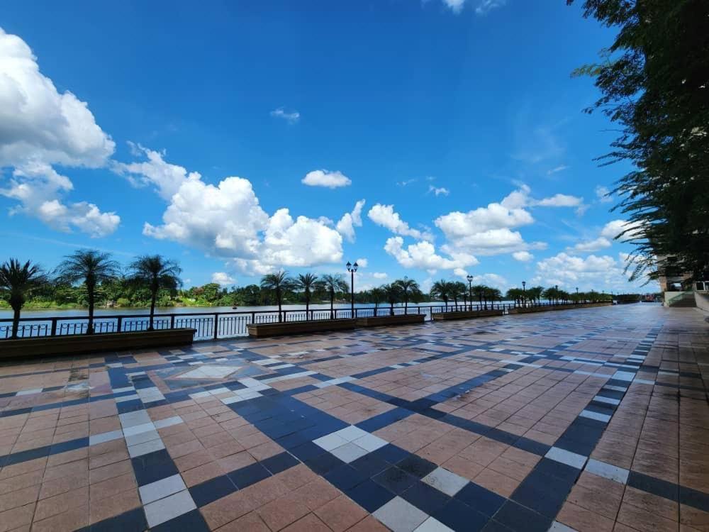 Ron & Ron - 4 Pax Riverine Diamond * Kuching