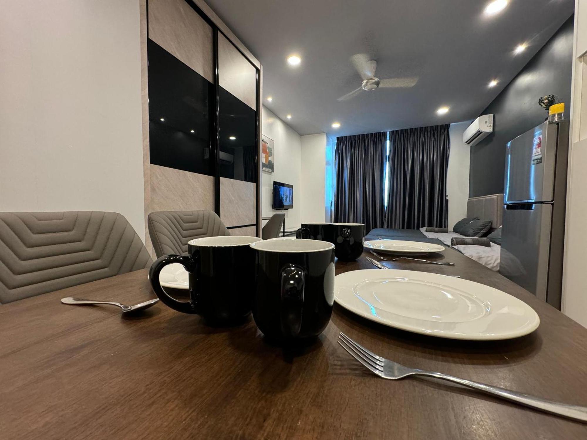 Ron & Ron - 4 Pax Riverine Diamond Apartment
